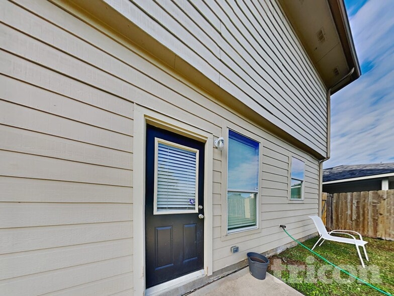 Building Photo - 21526 Lovis Way