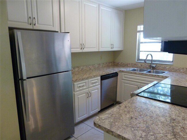 Building Photo - 2528 Elderberry Dr