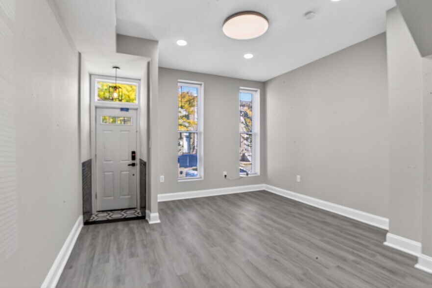 Building Photo - 1108 S Carey St