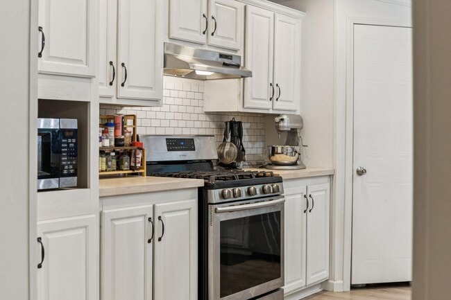 Building Photo - 3063 Sweet Home Rd