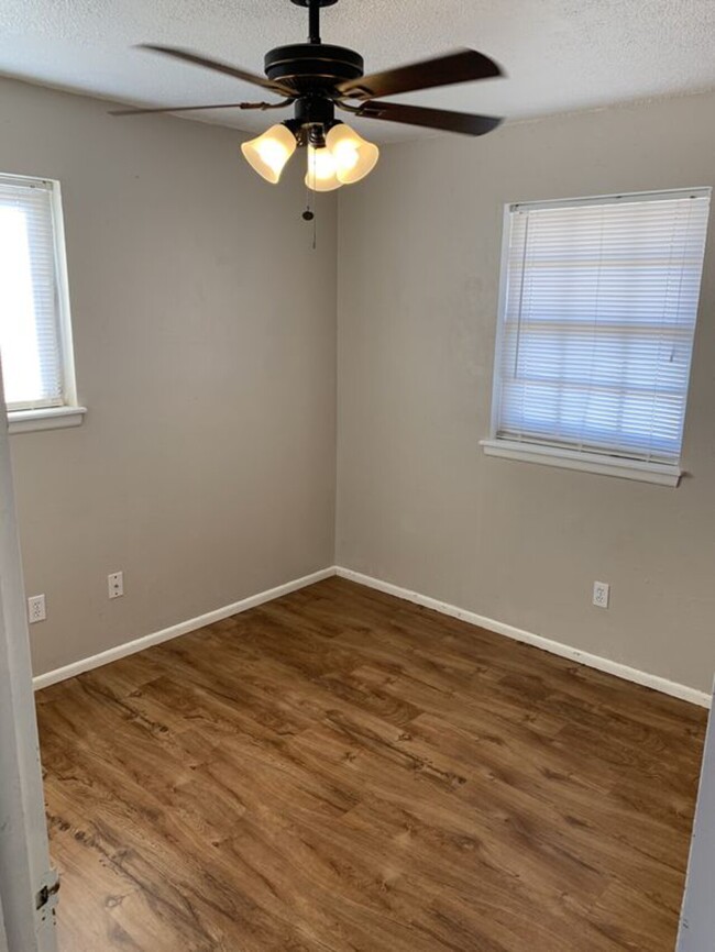 Building Photo - 1108 JANEWAY