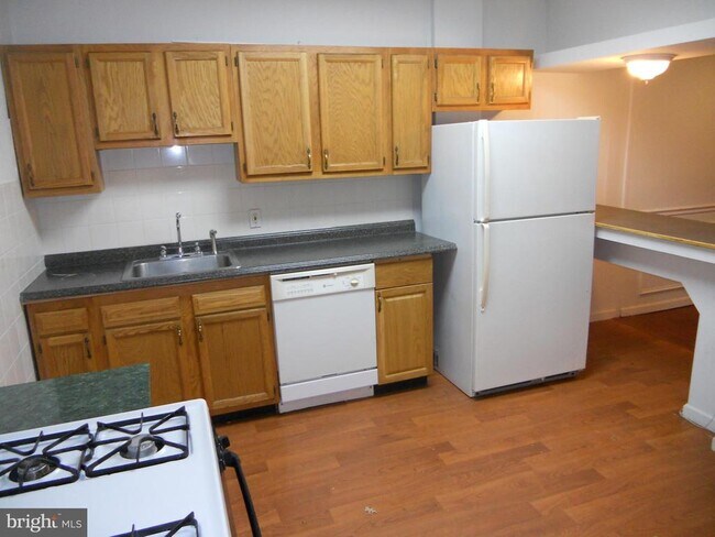 Building Photo - 3128 N Shedwick St