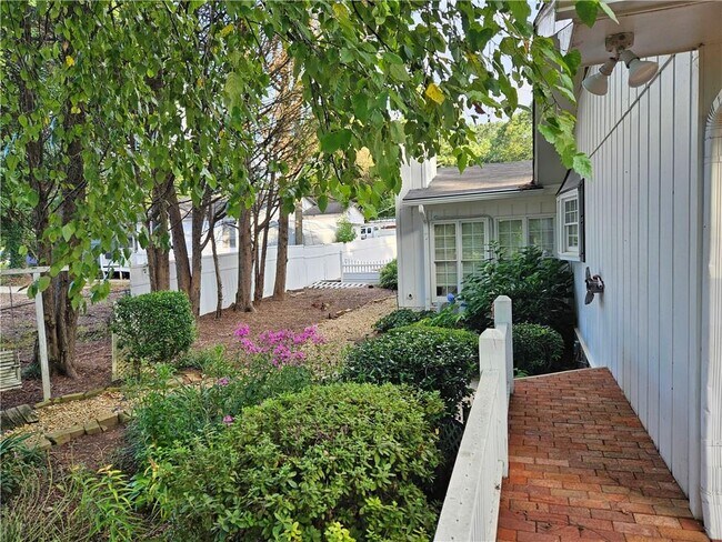 Building Photo - 1455 Courtney Ln