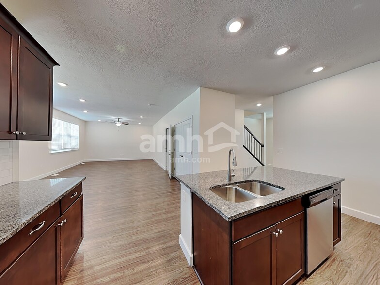 Building Photo - 2325 S Wild Horse Way