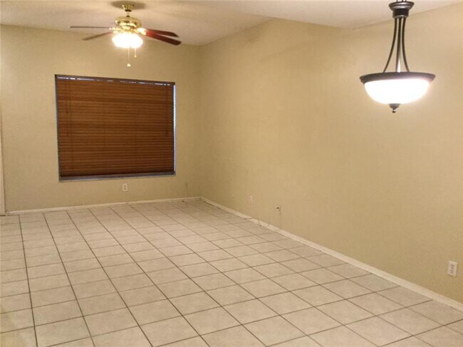 Building Photo - 7886 Dixie Beach Cir