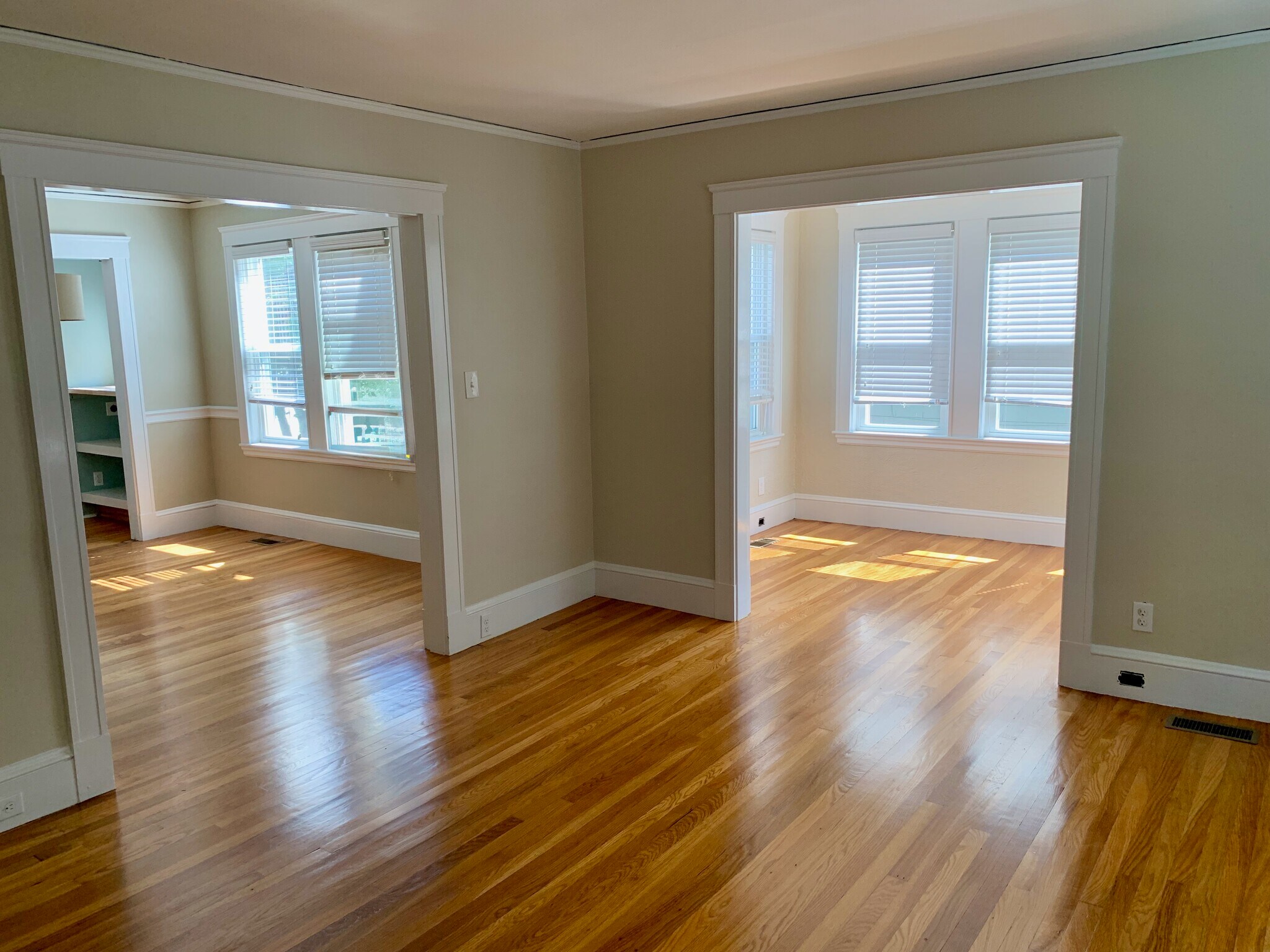 Living room and adjoining dining room - 16 Appleton Place