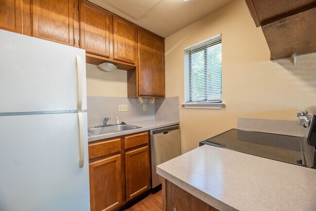 Building Photo - 601 Nelray