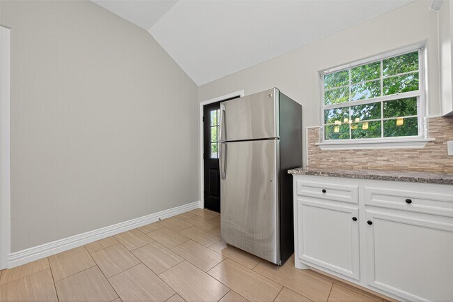 Building Photo - 2509 Moreau St