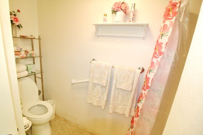 Building Photo - AUGUST RENT FREE for 1 YEAR LEASE SIGNED F...
