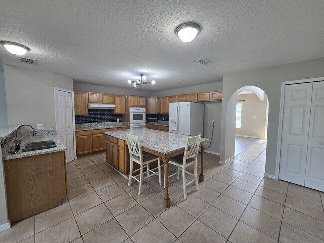 Building Photo - 405 Brooklet Cir