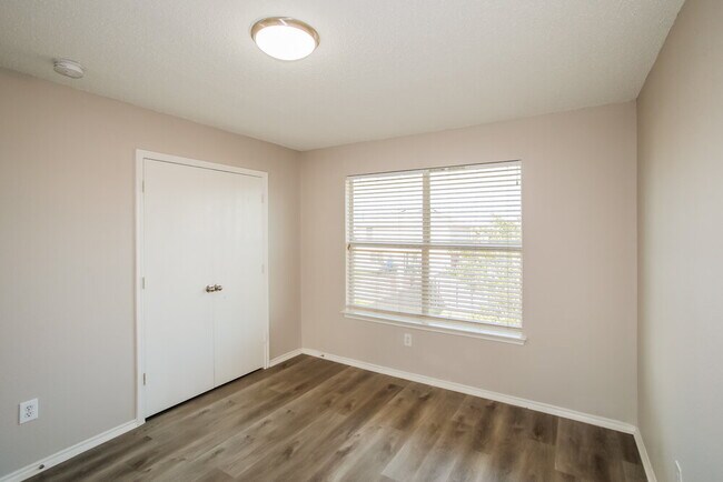 Building Photo - 307 Saddlebrook Dr