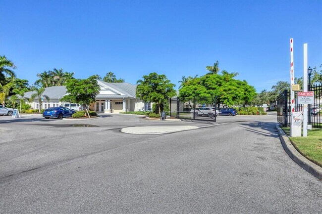 Building Photo - 3605 54th Dr W