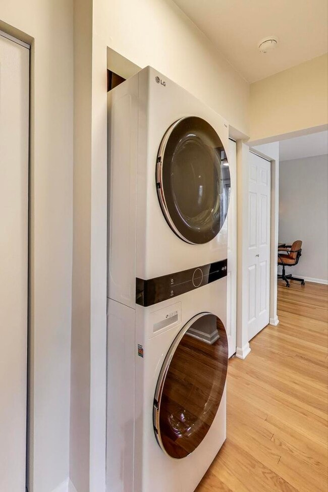 Building Photo - 600 N La Grange Rd