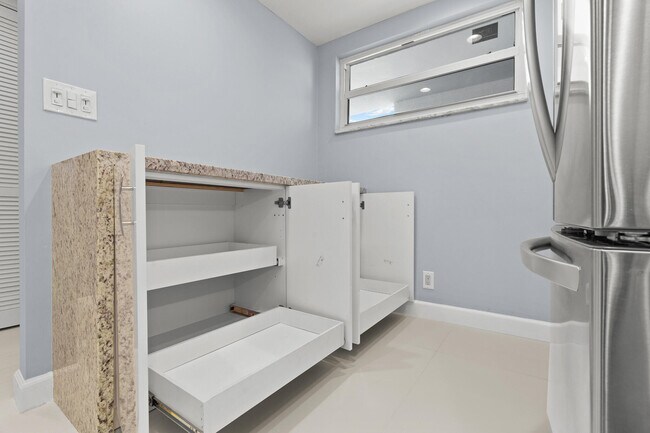 Building Photo - 3580 S Ocean Blvd