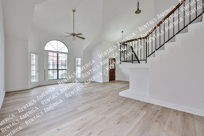 Building Photo - Stunning Remodeled Home in Richmond Shores...