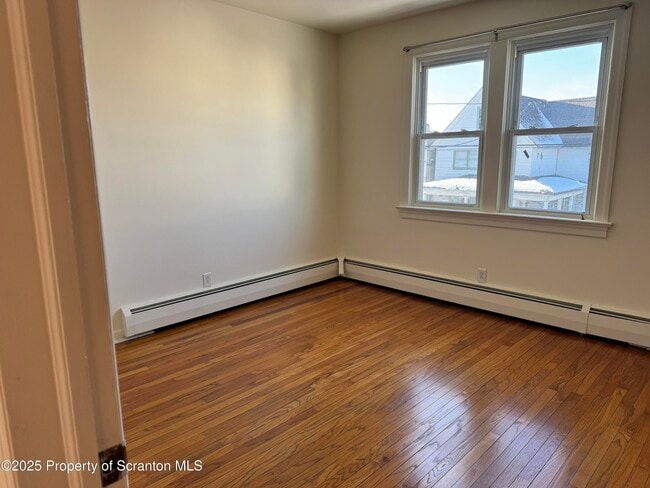 Building Photo - 901 S Webster Ave