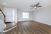 Building Photo - 6 Pearl Dr