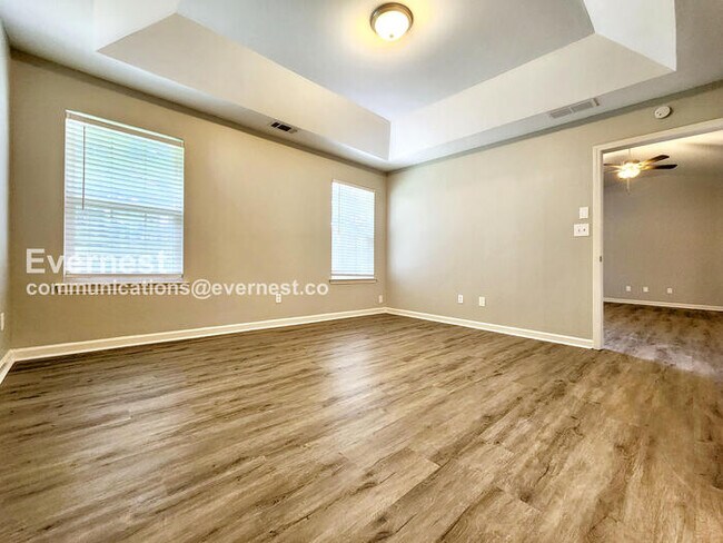 Building Photo - 2175 Red Oak Cir