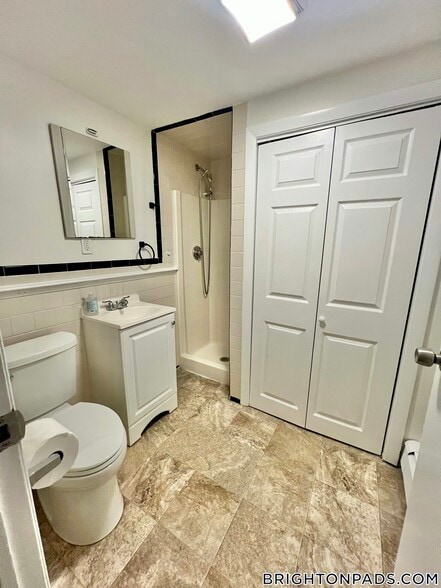 Building Photo - 227 Faneuil St