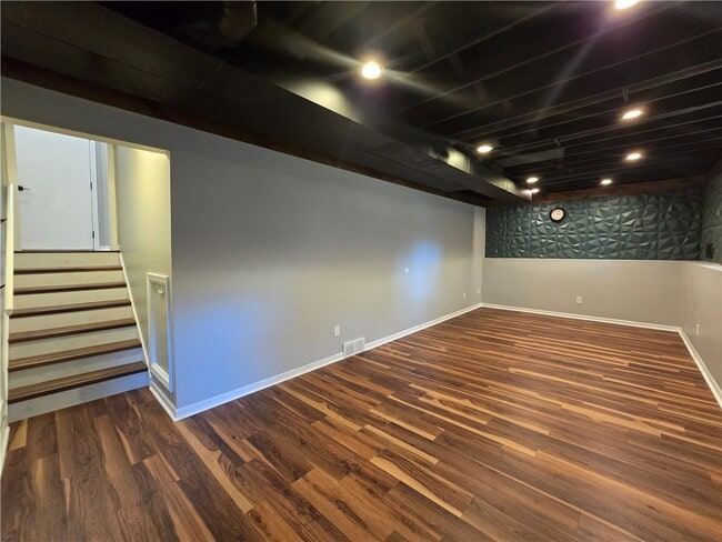 Building Photo - 9 Hepatica Ln