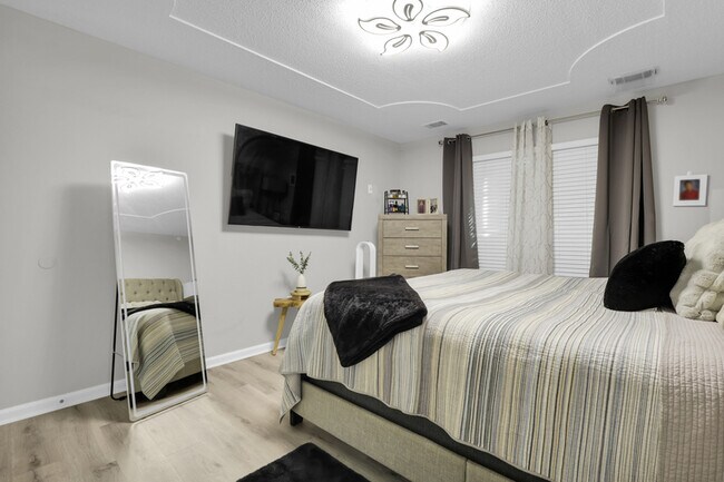 Building Photo - 136 Meadowside Ln