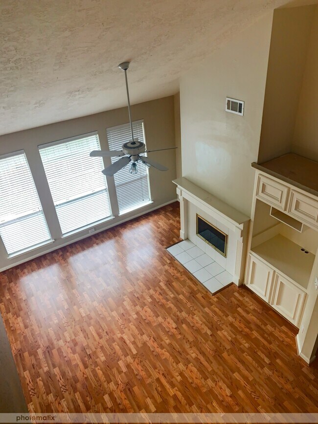 Building Photo - 202 Windrift Ct