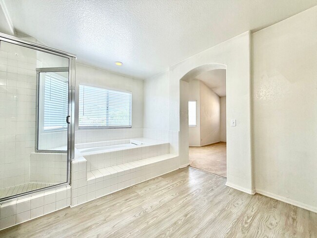 Building Photo - Spacious Rancho Highlands Home | 3 Bed + Den + Bonus Room & 3-Car Garage