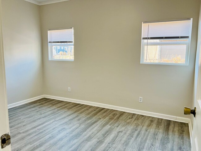 Building Photo - Newly remodeled 3 bedroom home in West Lou...