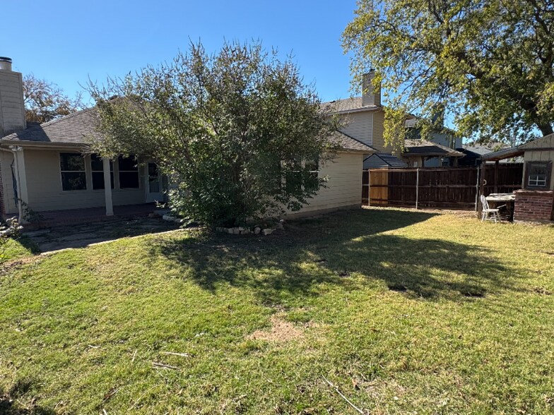 Building Photo - 1988 Helmoken Falls Dr