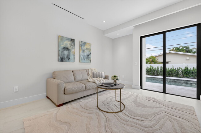 Building Photo - 2757 NE 34th St