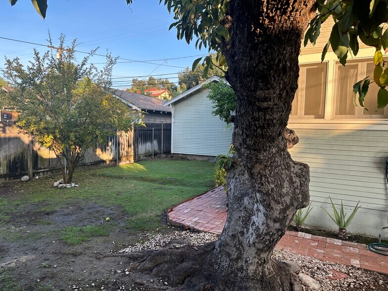 Building Photo - 325 E Colorado Blvd