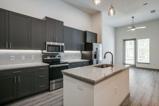 Building Photo - 2 bedroom in Dallas TX 75235