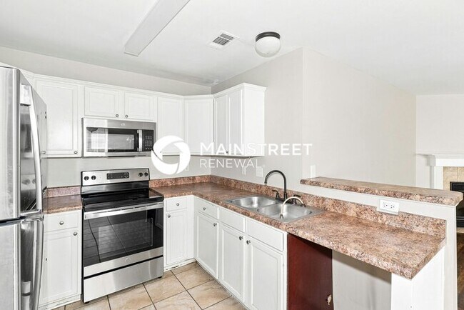Building Photo - 4 Bedroom Pet-Friendly Home in Memphis, TN with Main Street Renewal