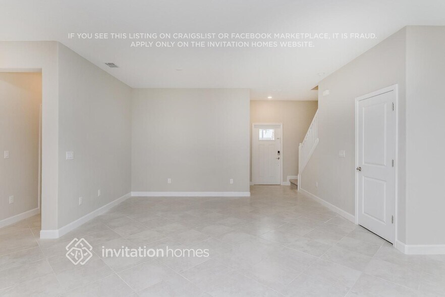 Building Photo - 2851 Coach Manors Way