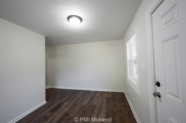 Building Photo - 512 N Chester Ave