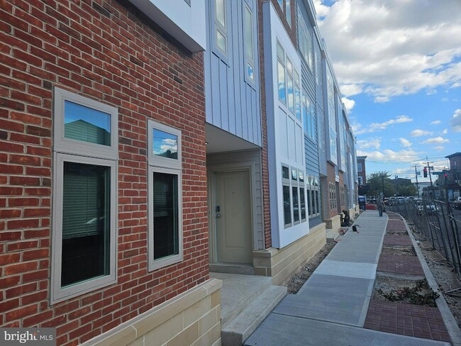 Building Photo - 200 Hamilton Ave