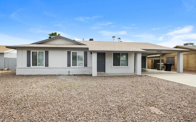 Building Photo - 5435 W Altadena Ave