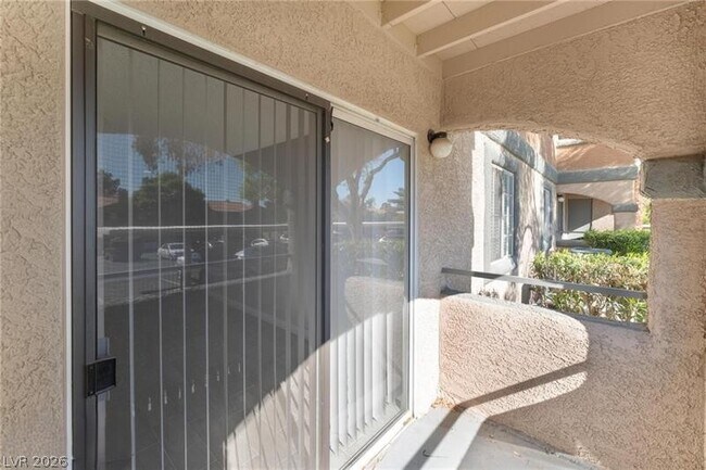 Building Photo - 221 Mission Catalina Ln