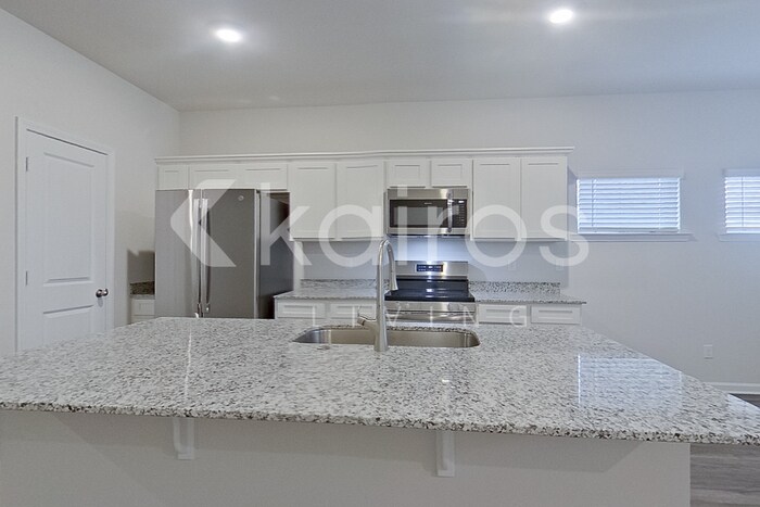 Building Photo - 2201 Banyon Cir