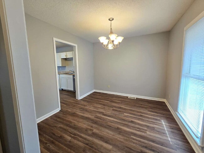 Building Photo - 1729 Crestview Dr