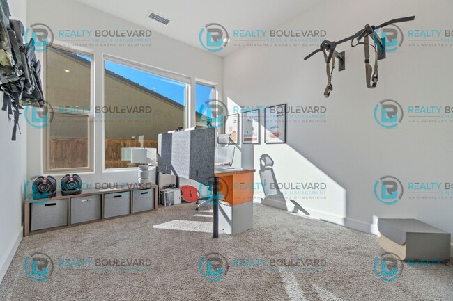 Building Photo - Stylish 3-Bedroom Sanctuary with Sophistic...