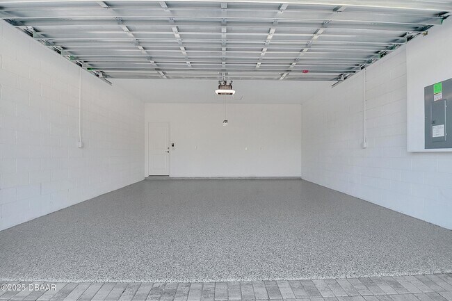 Building Photo - 215 Summertime Pl