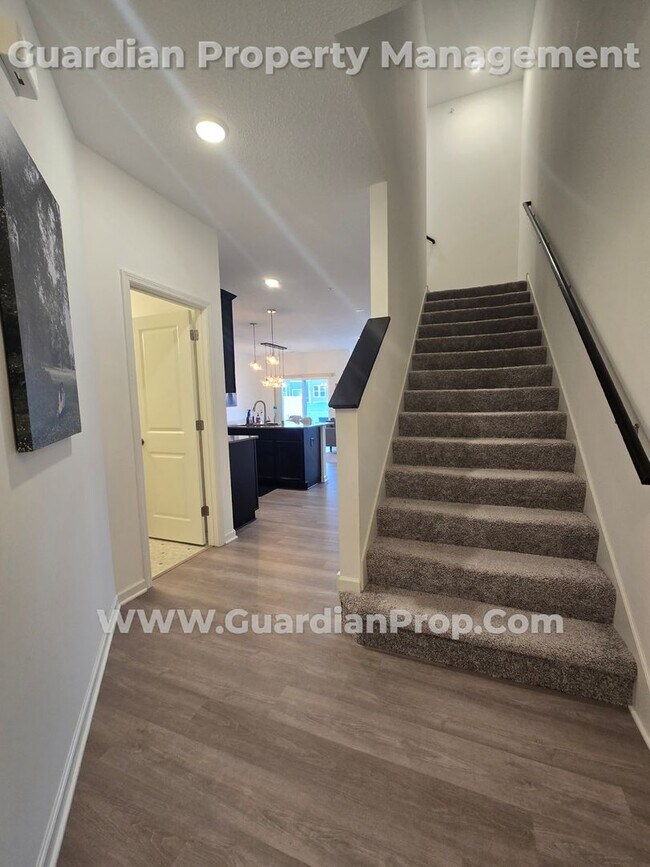 Building Photo - Lake Elmo Townhouse, Newer build, 2 Car Ga...