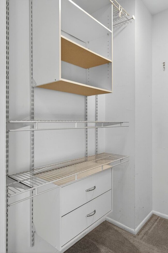 Building Photo - 14 Carol Ct