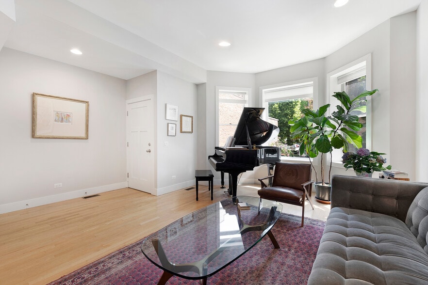 Building Photo - 4532 N Damen Ave