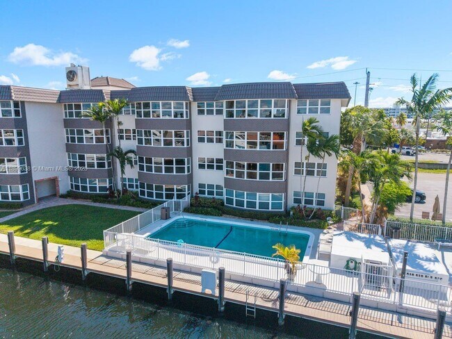 Building Photo - 3111 NE 51st St