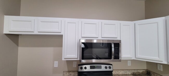 Building Photo - 8110 Woodward St