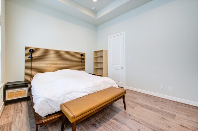 Building Photo - 730 Carriage Knls Dr