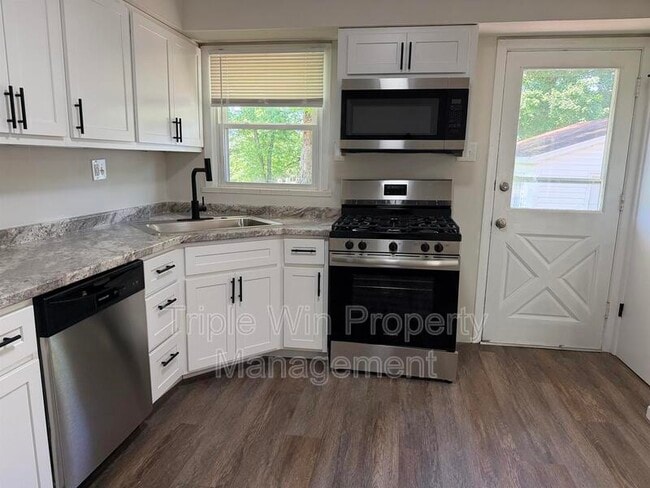 Building Photo - 185 St Eugene Ln