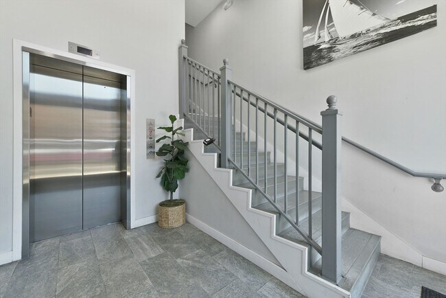 Building Photo - 64 Market St